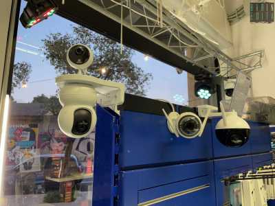 ...oltre che a telecamere e sistemi di allarme che noi stessi installiamo�